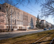 <p>Dawne kino Lw&oacute;w przy ulicy Hallera przeszło we władanie miasta</p>