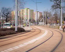 <p>200-metrowy odcinek trasy autobusowo-tramwajowej jest już niemal gotowy. Zdjęcie z 11 marca&nbsp;</p>