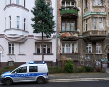 <p>Mieszkańc&oacute;w po ewakuacji zapraszano do autobusu MPK podstawionego przez CZK</p>