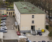 <p>Liceum Og&oacute;lnokształcące nr 6 przy ul. Hutniczej, zdjęcie z drona</p>