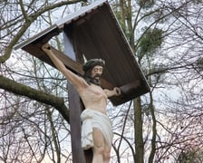 <p>Stuletni krzyż nad Odrą. Marzec 2026.</p>