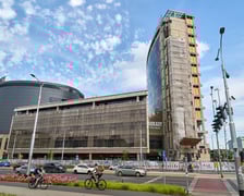 <p>Stan z 2025 roku. Już nie ma szklanej fasady wieży</p>