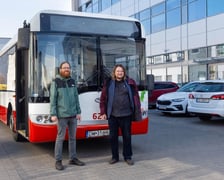 Przekazanie autobusu #624 (dawniej 2011). Na zdjęciu prezes KSTM Krzysztof Kołodziejczyk i prezes DLA Mirosław Zieliński
