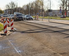 Tak w środę 8 kwietnia wyglądała Aleja Karkonoska po nocnym zrywaniu starego asfaltu