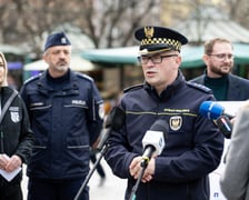 Ograniczenia w ruchu na placu Solnym. Konferencja. Piotr Szereda ze Straży Miejskiej Wrocławia.