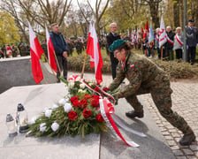 Uroczystości pod Pomnikiem Ofiar Zbrodni Katyńskiej we Wrocławiu