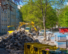 <p>Prace na podw&oacute;rku w obrębie Szczęśliwej, Lwowskiej, Pereca i Jemiołowej</p>