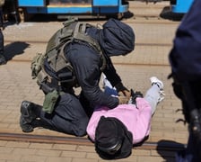 Szkolenia policji w zajezdni tramwajowej