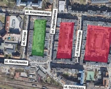 Podwórkowy trójpak Kleczkowa - widok z lotu ptaka na podwórka objęte projektem. Na zielono - zrewitalizowane wnętrze, na czerwono - czekające na odnowienie.