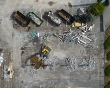 Wyburzanie stacji benzynowej na placu Grunwaldzkim