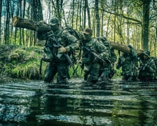 Żołnierze, uczestnicy kursu Piorun w 2026 r. To inicjatywa - wojskowych z 10 Wrocławskiej Brygady Łączności w Leśnicy