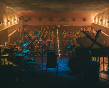<p>Festiwal G&oacute;ry Literatury - publiczność w Miejskim Ośrodku Kultury w Nowej Rudzie, zdjęcie archiwalne.</p>