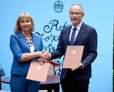 Podpisanie umowy między Zakładem Narodowym im. Ossolińskich i Miejską Biblioteką Publiczną we Wrocławiu