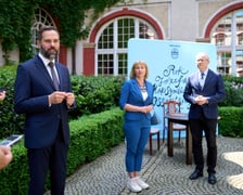 Podpisanie umowy między Zakładem Narodowym im. Ossolińskich i Miejską Biblioteką Publiczną we Wrocławiu