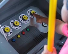 Autobus WRO75 z grą