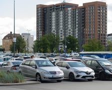 Sprawdziliśmy, jak wygląda sytuacja parkingowa na Gądowie miesiąc po wprowadzeniu płatnego parkowania przy Magnolii