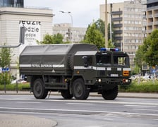Po godz. 9:00 na teren budowy wjechał patrol saperski