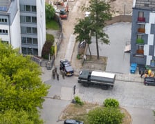 Po godz. 9:00 na teren budowy wjechał patrol saperski