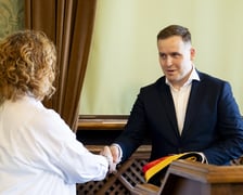 XXXV sesja Rady Miejskiej Wrocławia - ślubowanie nowego radnego Kacpra Mędygrała