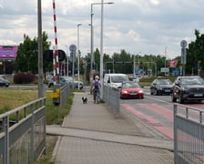 Tory kolejowe krzyżujące się z ulicą Strzegomską w pobliżu Ronda Rotmistrza Pileckiego