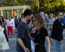 Sobota 11 lipca – Wrocławska potańcówka na Placu Wolności przez NFM rozpoczęła się lekcją tańca West Coast Swing
