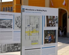 Plenerowa wystawa „Prefabrykaty na Kwadraty”  przed Dworcem Głównym we Wrocławiu
