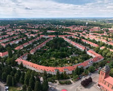 <p>Osiedla Biskupin-Sępolno-Dąbie-Bartoszowice, widok z drona. Lipiec 2026</p>
