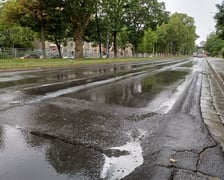 <p>Aleja Hallera we wrześniu 2026, przed remontem</p>