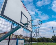 Przebudowane boisko i otoczenie przy Muchoborskim Centrum Sportu, wrzesień 2026