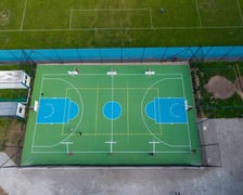 Przebudowane boisko i otoczenie przy Muchoborskim Centrum Sportu, wrzesień 2026