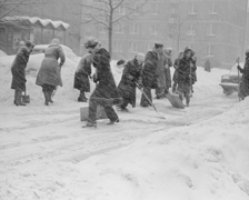 Okres świąt Bożego Narodzenia w latach PRL-u na zdjęciach z Narodowego Archiwum Cyfrowego.