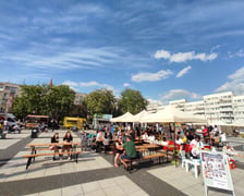 foodtrucki na placu Nowy Targ