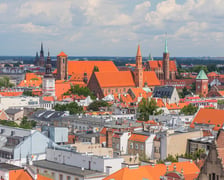 wrocławski Rynek ma powierzchnię niemal 40 tys. mkw. (pod tym względem jest piąty w Polsce, większe rynki są np. w Krakowie i w Olecku)