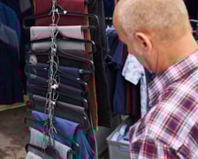 Targowisko na Dworcu Świebodzkim we Wrocławiu -  jak w każdą niedzielę - przyciąga tłumy...