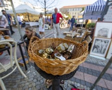 Na targu staroci we Wrocławiu, w ten weekend, można znaleźć wiele pięknych rzeczy...