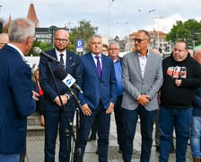 Uroczystość odsłonięcia tablicy pamiątkowej na cześć Jarosława Hyka