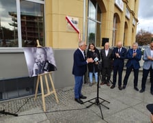 Uroczystość odsłonięcia tablicy na cześć Jarosława Hyka