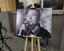 Uroczystość odsłonięcia tablicy na cześć Jarosława Hyka