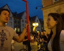 Kadr z filmu "Uczę Polaków jak trenować brzuch!"