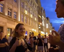 Kadr z filmu "Uczę Polaków jak trenować brzuch!"