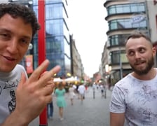 Kadr z filmu "Uczę Polaków jak trenować brzuch!"