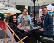 Na zdjęciu uczestnicy Wrocławskiego Oktoberfest 2022 na placu Nowy Targ