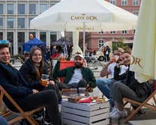 Na zdjęciu uczestnicy Wrocławskiego Oktoberfest 2022 na placu Nowy Targ