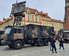 Pokaz sprzętu wojskowego 11 listopada na wrocławskim Rynku