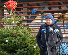 Paczki Dobrych Relacji dla potrzebujących - na zdjęciu: prezydent Jacek Sutryk