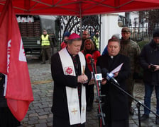 W przededniu Wigilii Bożego Narodzenia na Ostrowie Tumskim rozdano 1200 paczek dla osób w kryzysie bezdomności i bardzo ubogich.