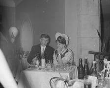 <p>Sylwester w PRL-u. Uczestnicy zabawy w Pałacu Kultury i Nauki 1966/1967 Archiwum Grażyny Rutkowskiej</p>