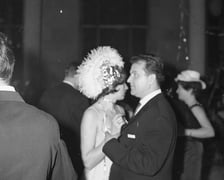 <p>Sylwester w PRL-u, uczestnicy zabawy w Pałacu Kultury i Nauki 1966/1967 Archiwum Grażyny Rutkowskiej</p>