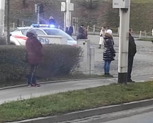 <p>Z powodu wykolejenia tramwaju dożo os&oacute;b czeka na przyjazd tramwaju&nbsp;</p>