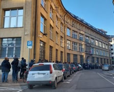 Kolejka kolekcjonerów przed wrocławskim oddziałem NBP. 9 lutego 2023